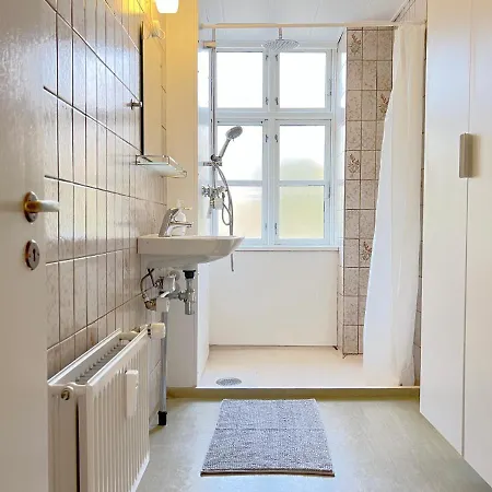 2 Bedroom Apartment *